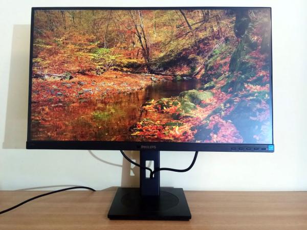 Монитор Philips 275B1 спереди