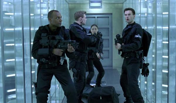 Обитель зла (2002)