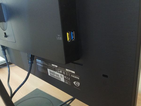Philips 275B1 Порты сбоку Philips 275B1 Порты сбоку