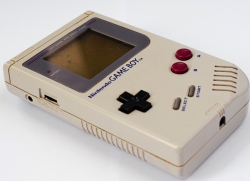 Чехол для смартфона в виде Game Boy